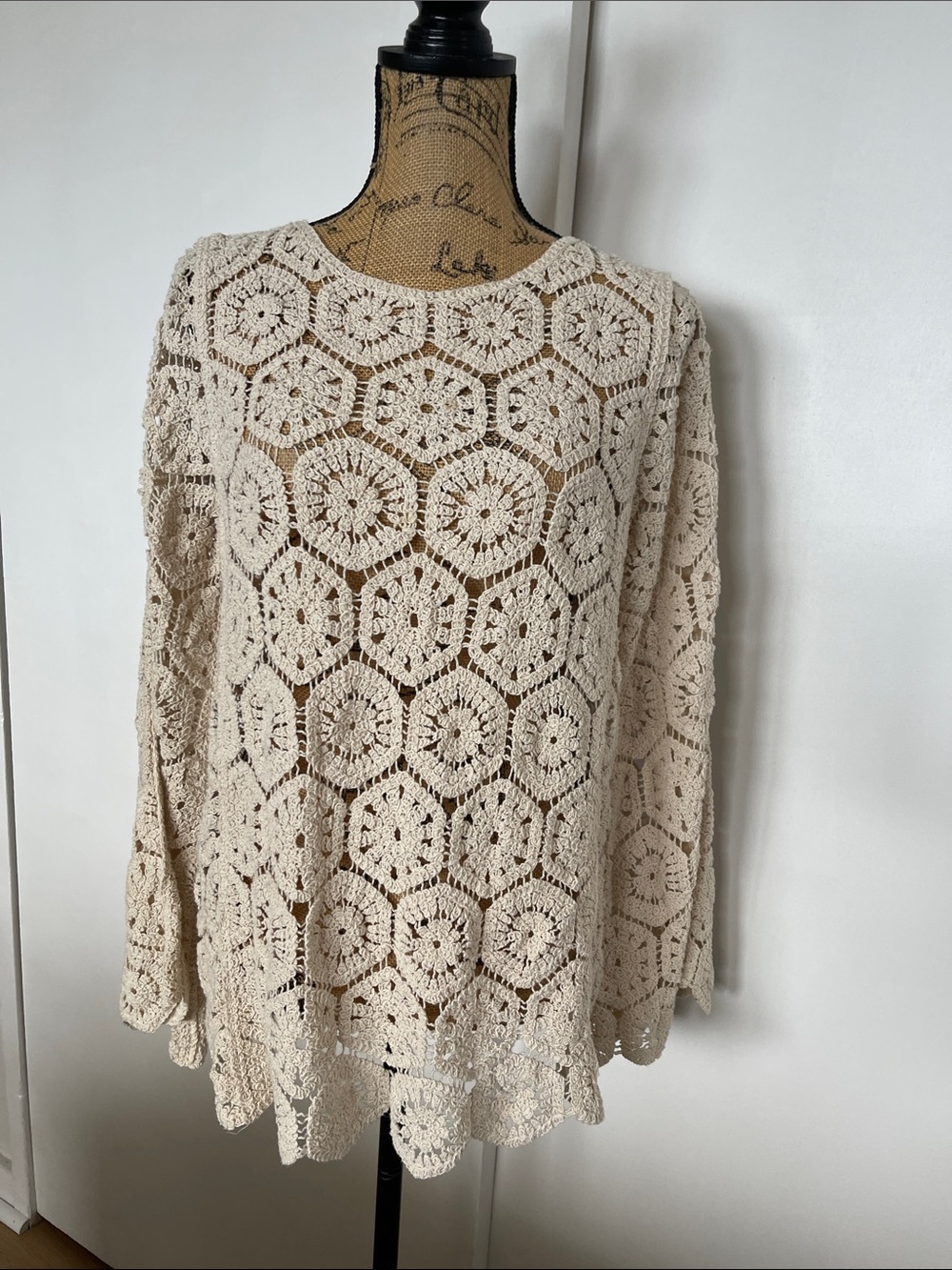 Solitaire Crochet Hexagon Openwork Long-Sleeve Coverup in Cream